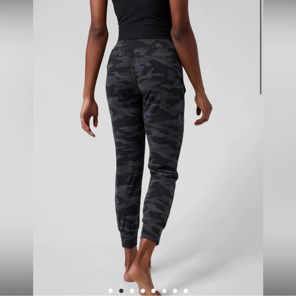 NWT Athleta Salutation Jogger - Picture 3 of 7